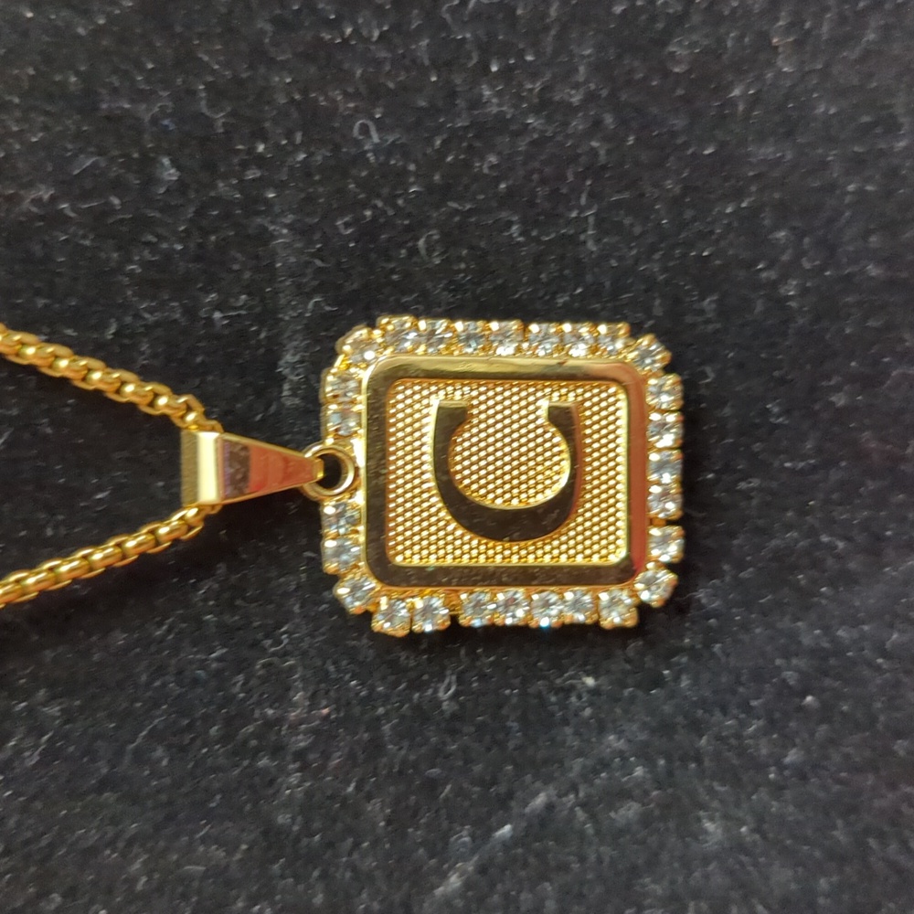 NWOT (258) Gold toned Necklace with Initial "C" Pendant - costume jewelry
